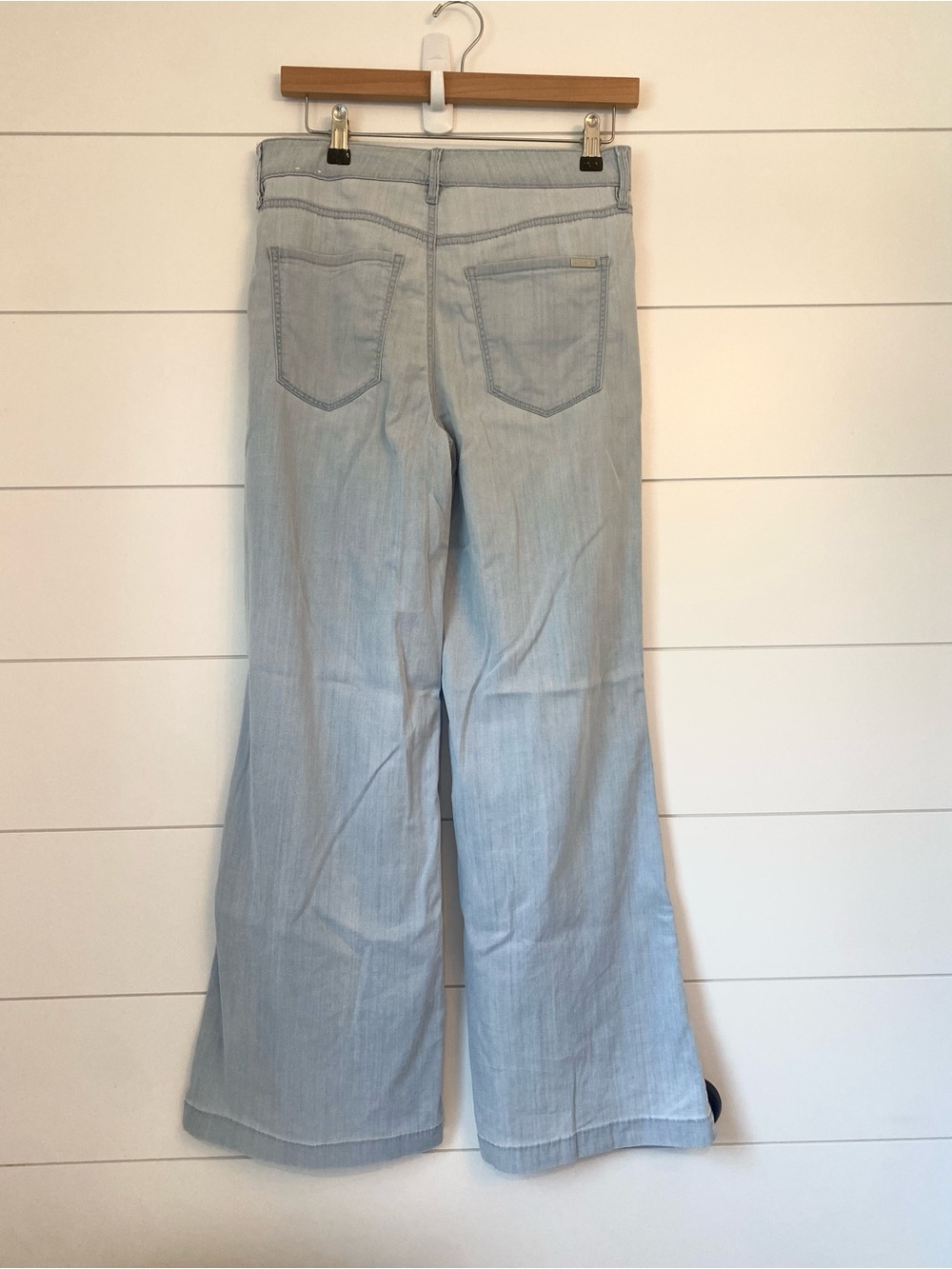 White House black market Light Wash Wide Leg Women’s Jeans (size 6) - Picture 6 of 9